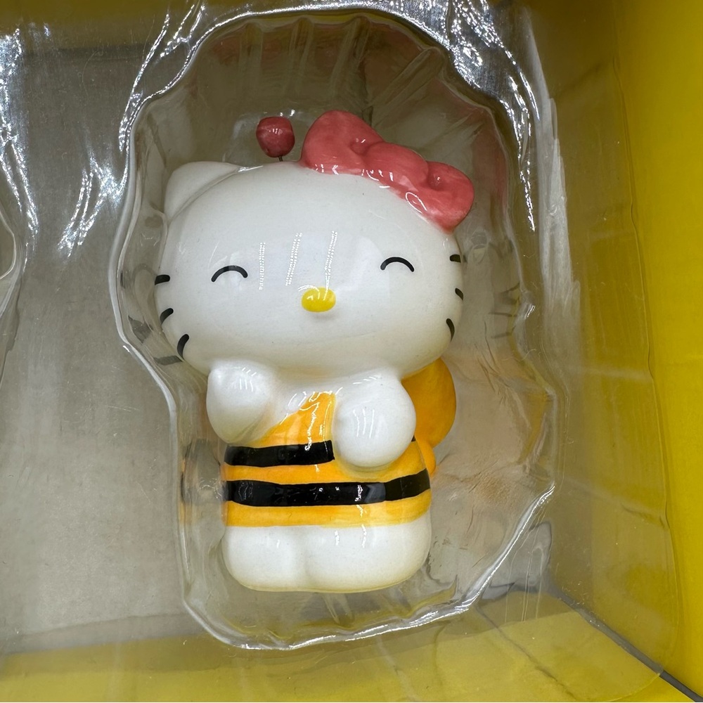 Hello Kitty Yellow & White Bee Mug and Mini Figurine Gift Set - Picture 3 of 3